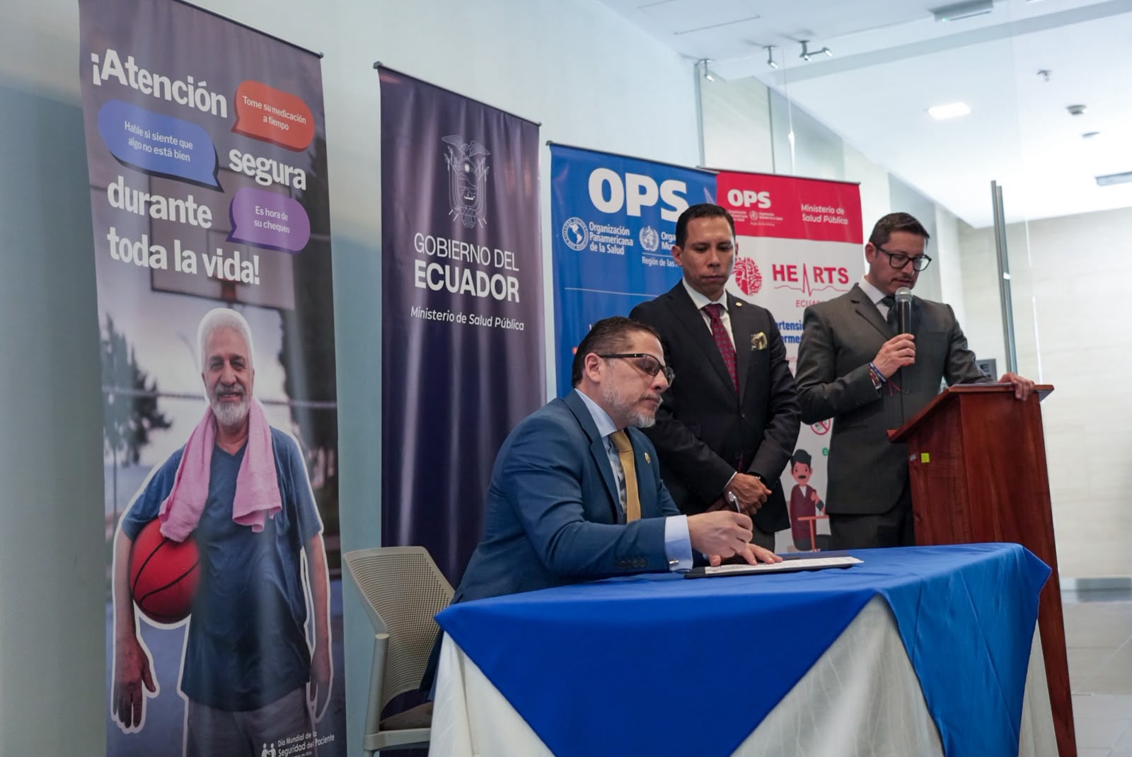"Ministro de Salud Pública, Juan Carlos Aveiga, suscribe Adhesión de Ecuador a iniciativa "Mejor Atención a las Enfermedades No Transmisibles". "