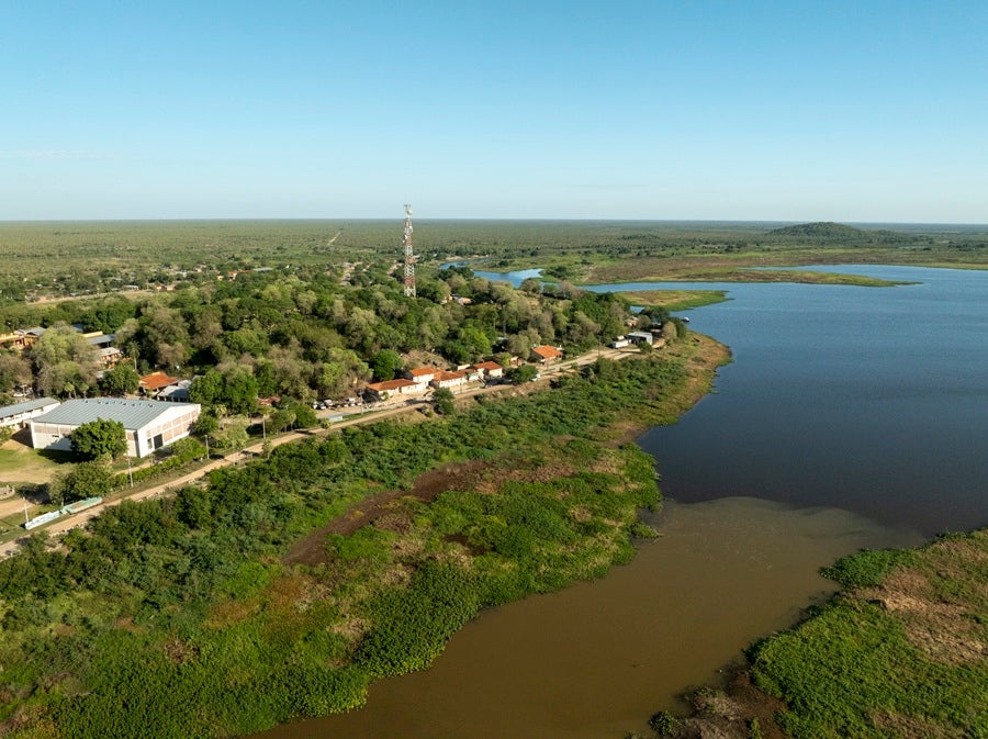 Vista aerea del Hospital de Fuerte Olimpo Chaco frontera con Brasil 