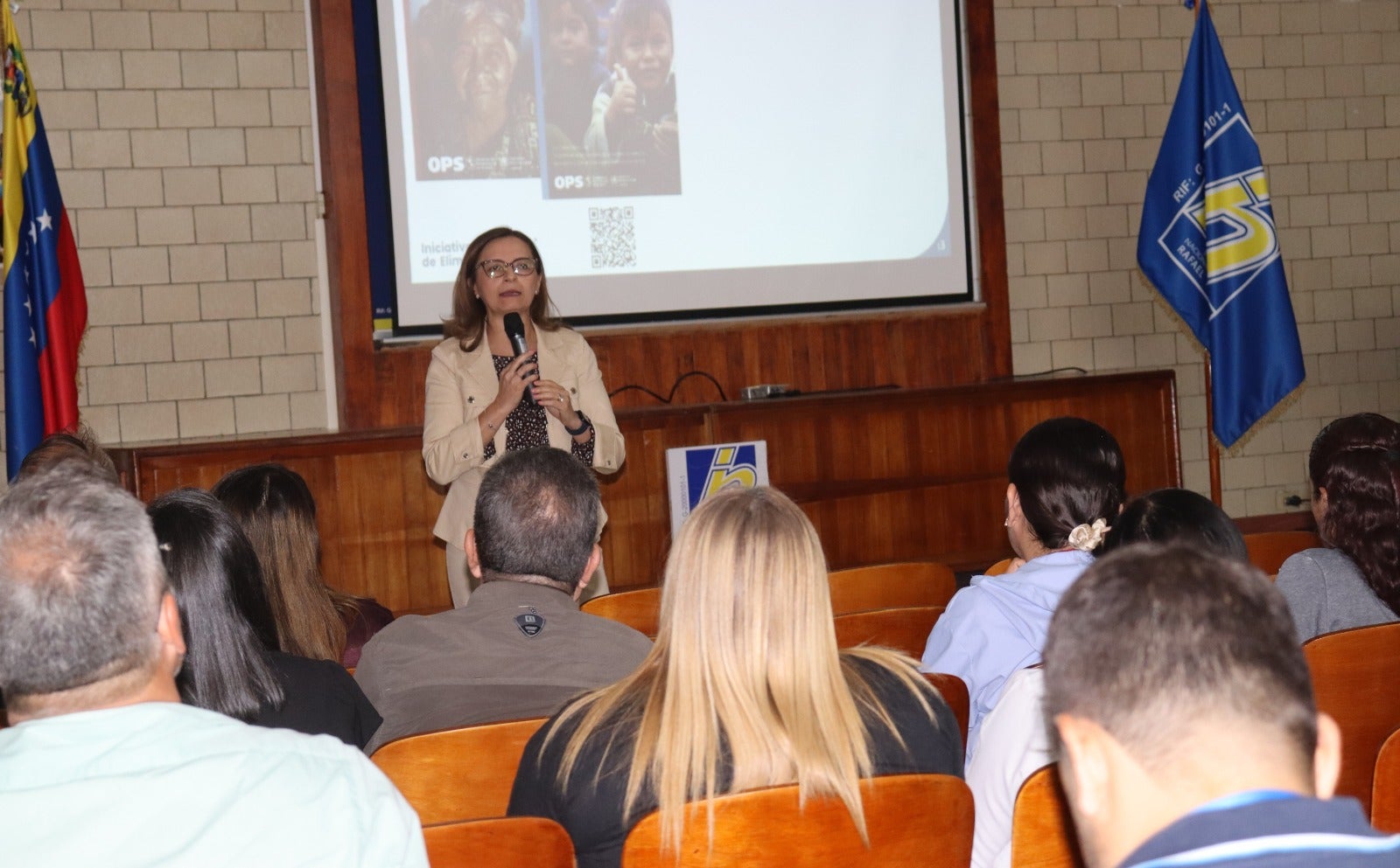 Martha Saboyá, asesora principal de la Iniciativa para la Eliminación de Enfermedades de la OPS, participa en taller técnico con trabajadores sanitarios de Venezuela