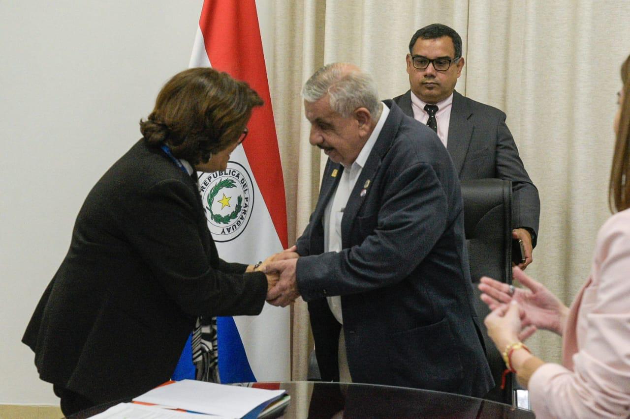 Dra Haydee Padilla y el Ministro de Salud, Prof. Dr. Isaías Fretes 