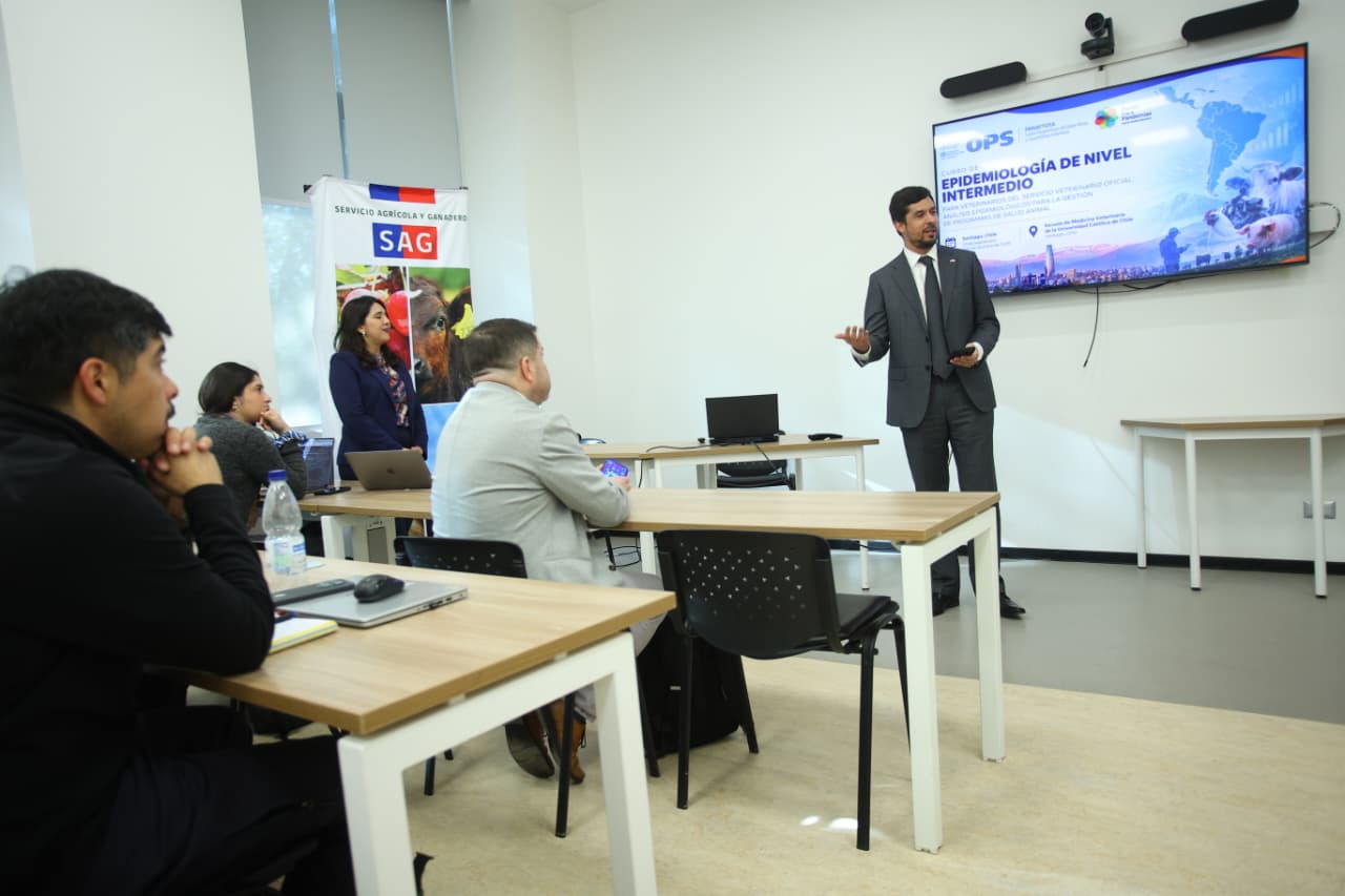 """"participantes curso de epidemiología aplicada en Chile
