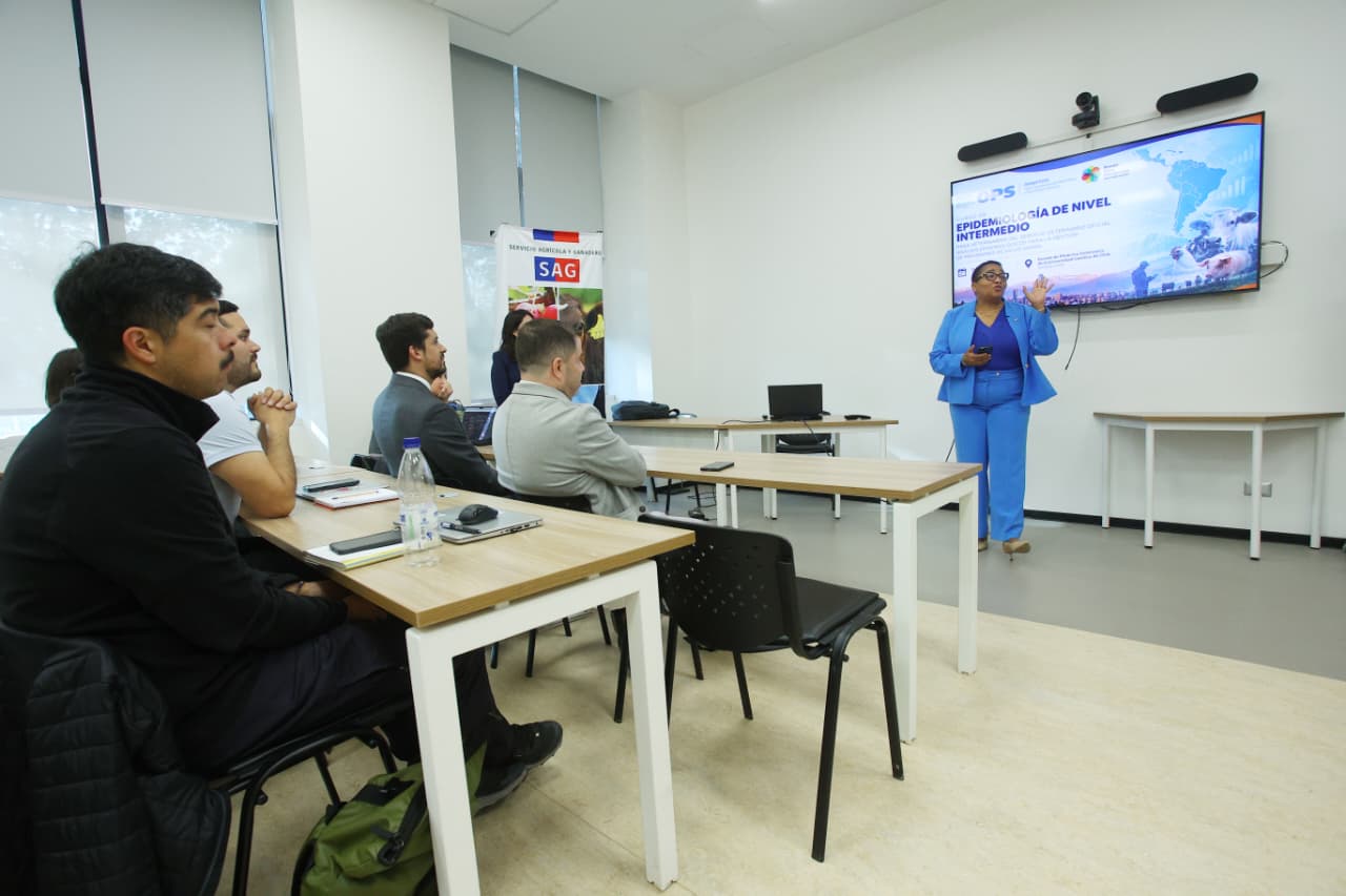 """"participantes curso de epidemiología aplicada en Chile