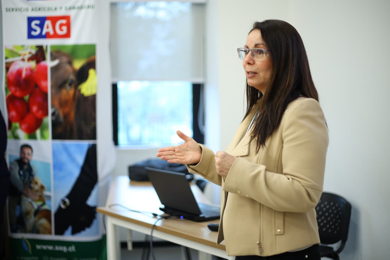 """"instructora del curso de epidemiología aplicada en Chile