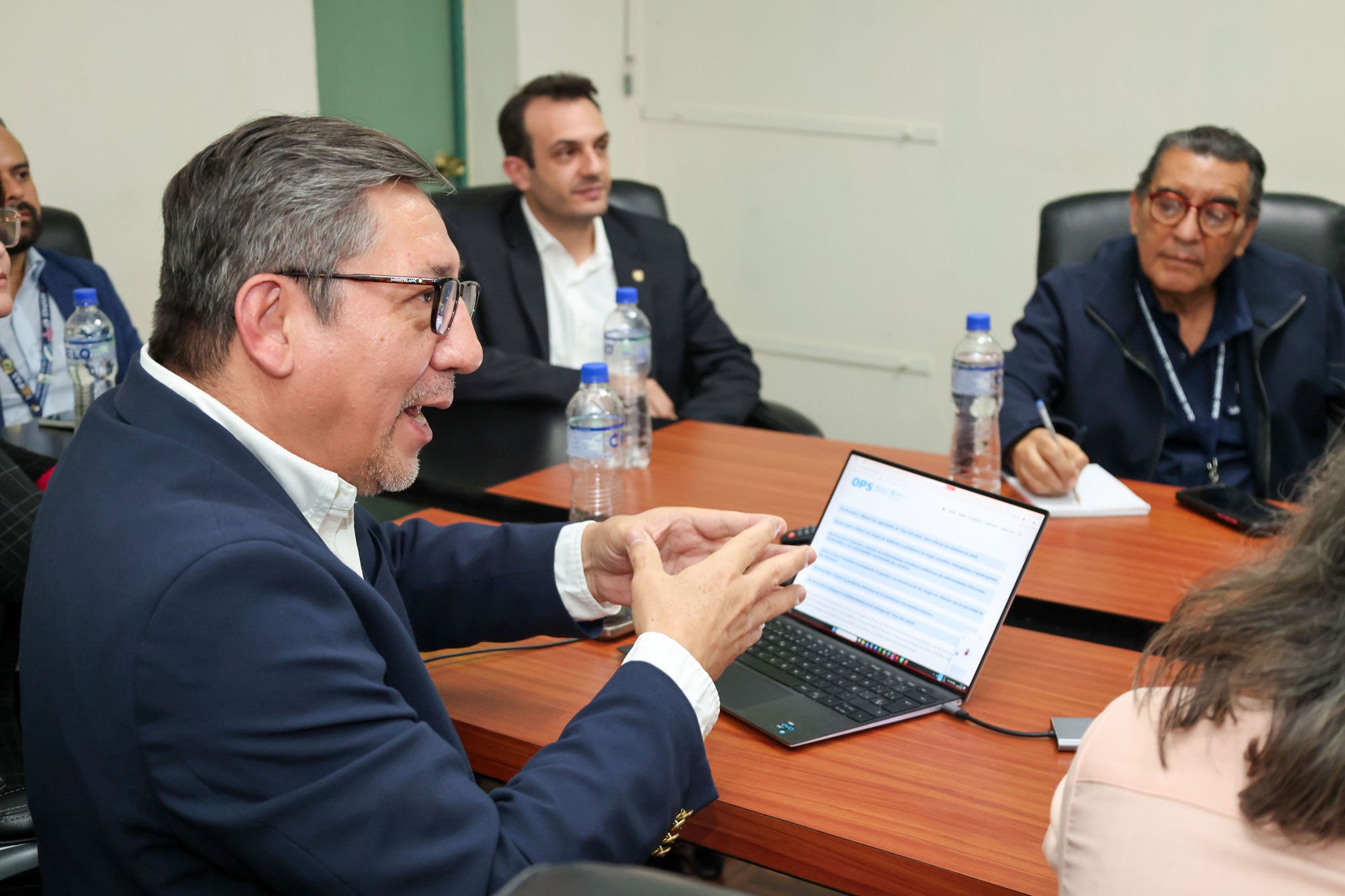 ""reunión de ops y panaftosa con el Ministerio de Salud de Guatemala para discusión sobre rabia canina