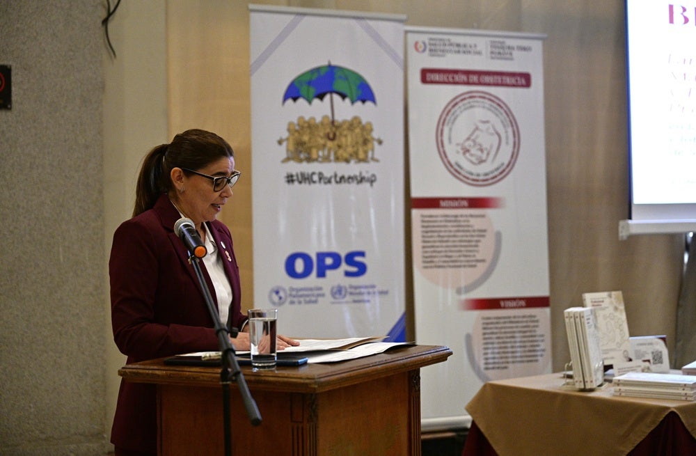 La Lic. Myriam Espínola, Directora de Obstetricia MSPBS