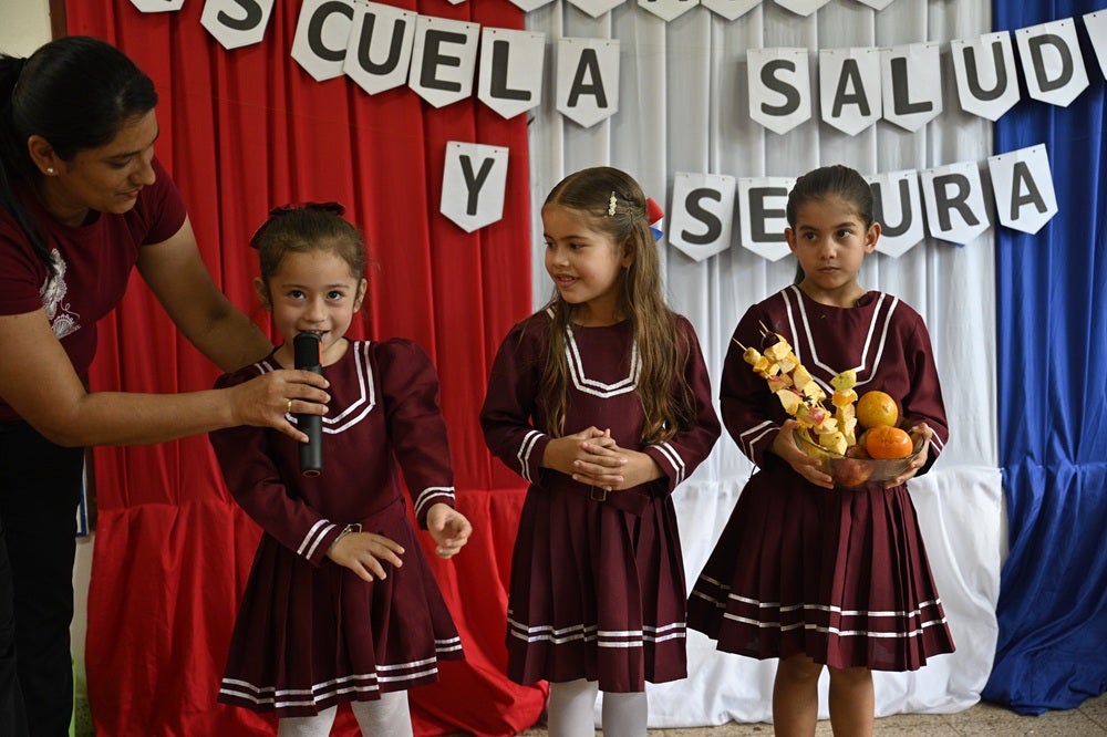 Niñas del pre- escolar exponen sus aprendizajes 