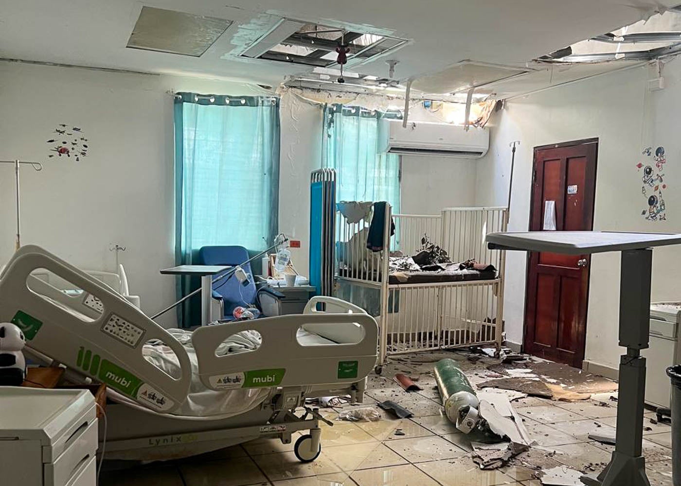 El Hospital Rural de Tonosí permanece fuera de funcionamiento debido a daños estructurales significativos.
