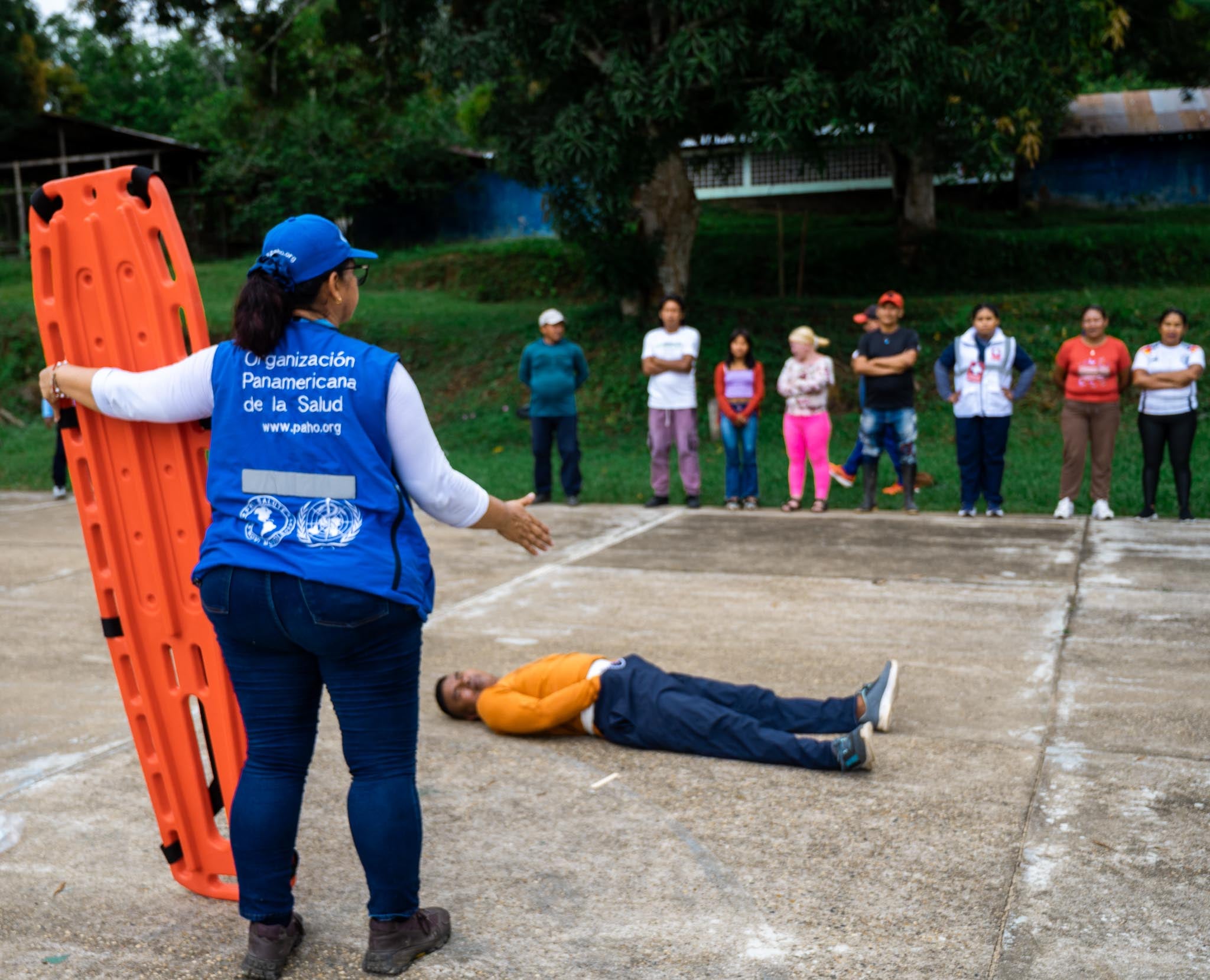 persona dando una clase