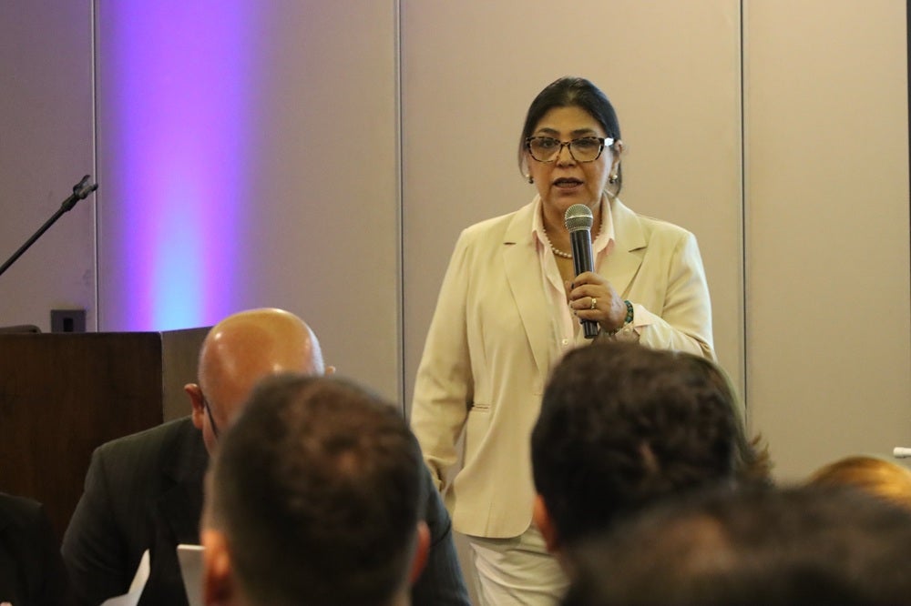 Dra Lis Ovelar facilitadora del taller 
