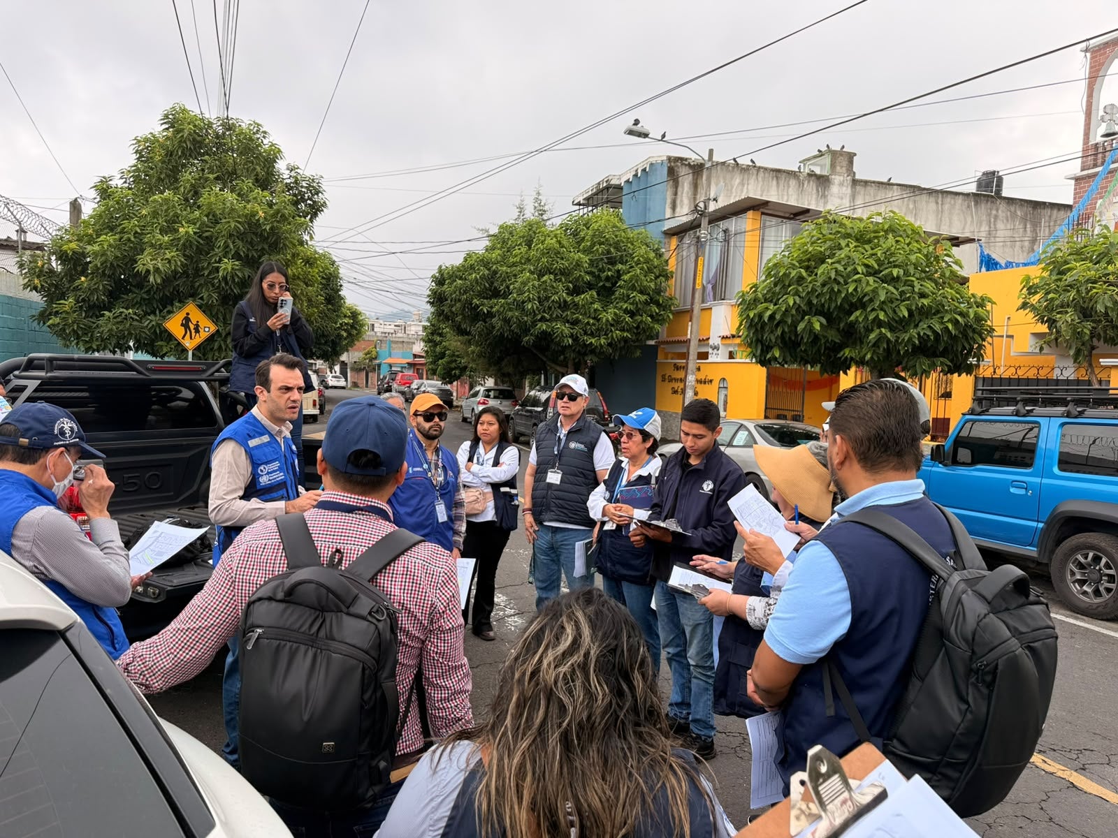 ""técnico panaftosa capacitando profesionales de salud en la estimación de población canina en Guatemala