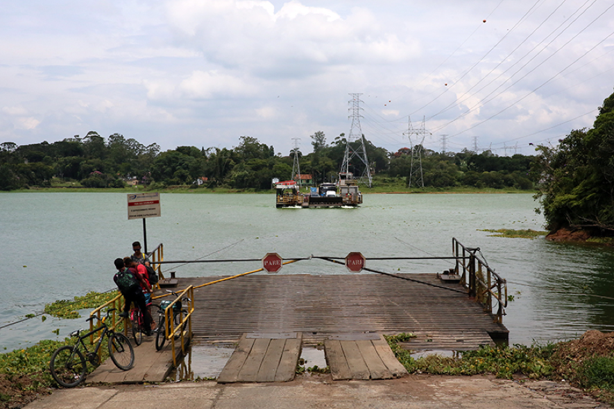 The ferry carries pedestrians, bicyclists, people in cars and buses, and even people riding horses.The trip across the water takes about five minutes.