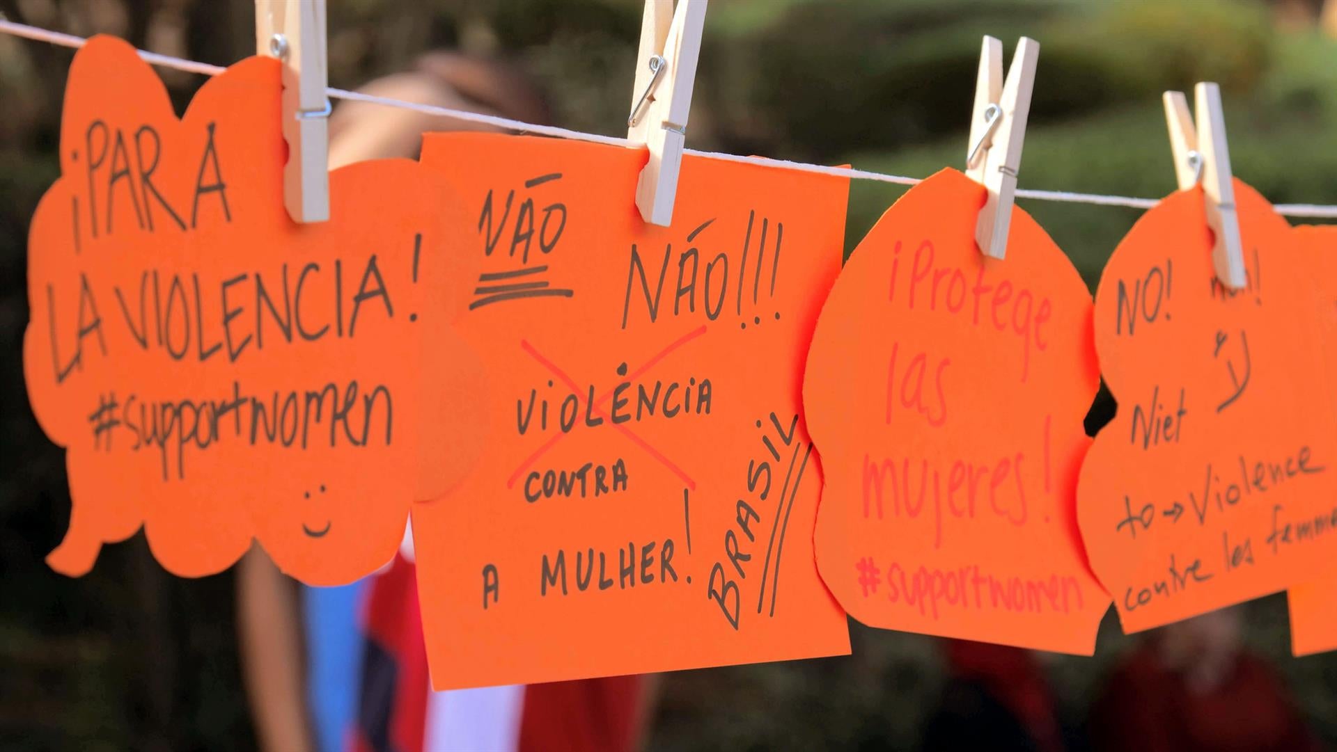 Signs in different languages calling to the elimination of violence against women