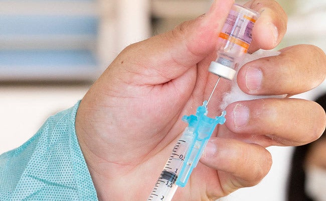  niña muere efectos secundarios vacuna COVID-19