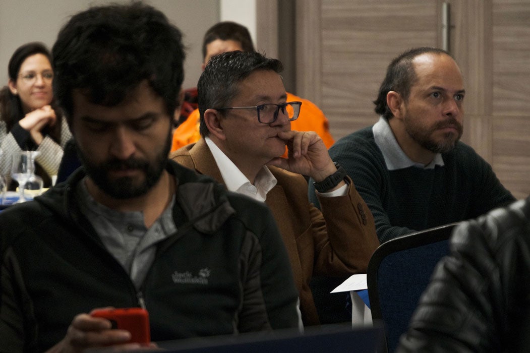 personas en conferencia