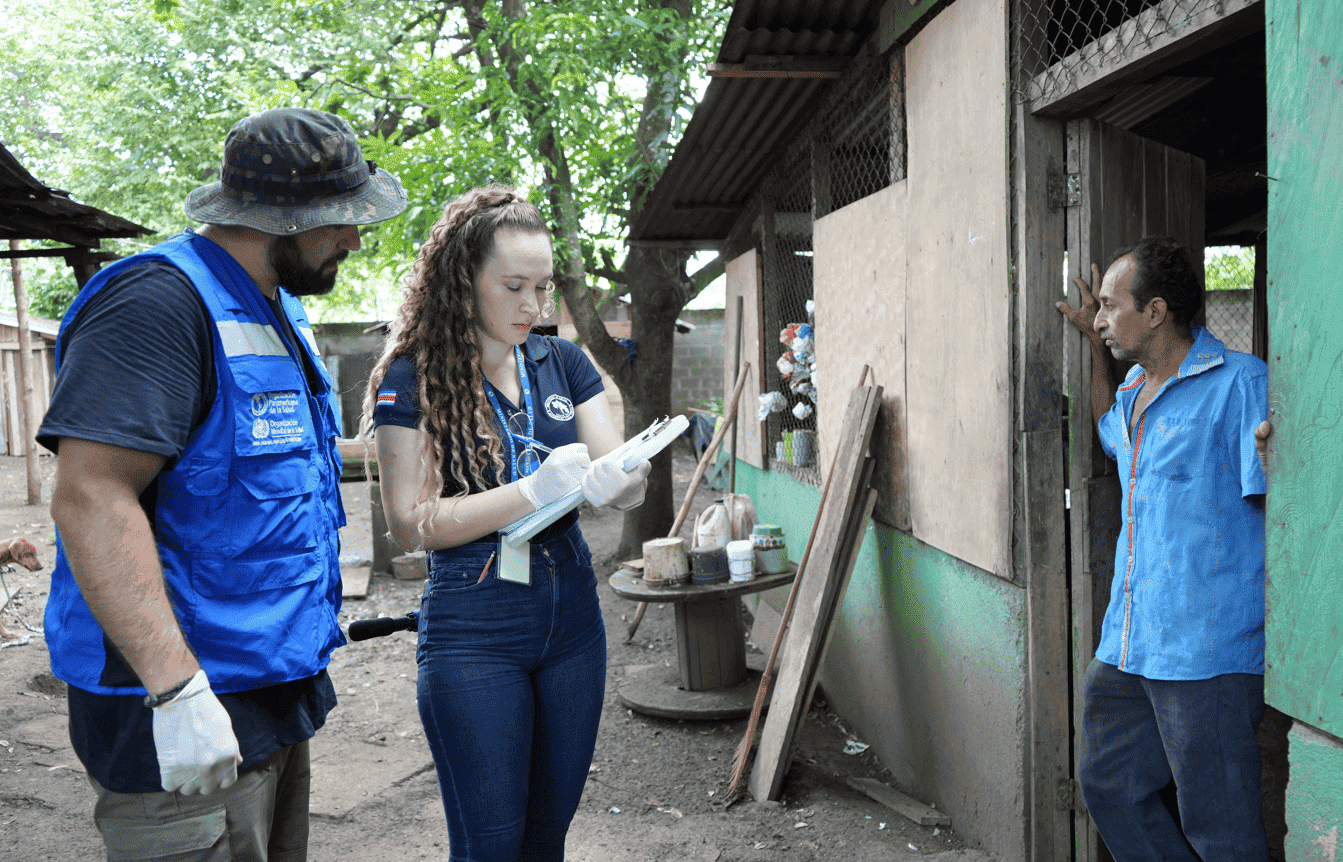 Entrevista en una de las viviendas de las comunidades