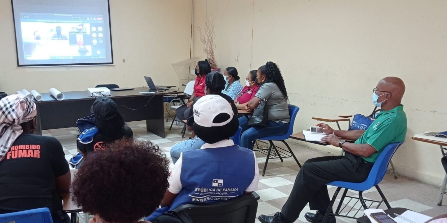 trabajadores-Taller-habilidades-comunicar-salud-2022-pan-1500x750.jpg
