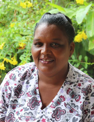 Donna Edwards es trabajadora de salud comunitaria (conocida localmente como asistente de salud comunitaria), en el distrito de salud Roseau de Dominica.