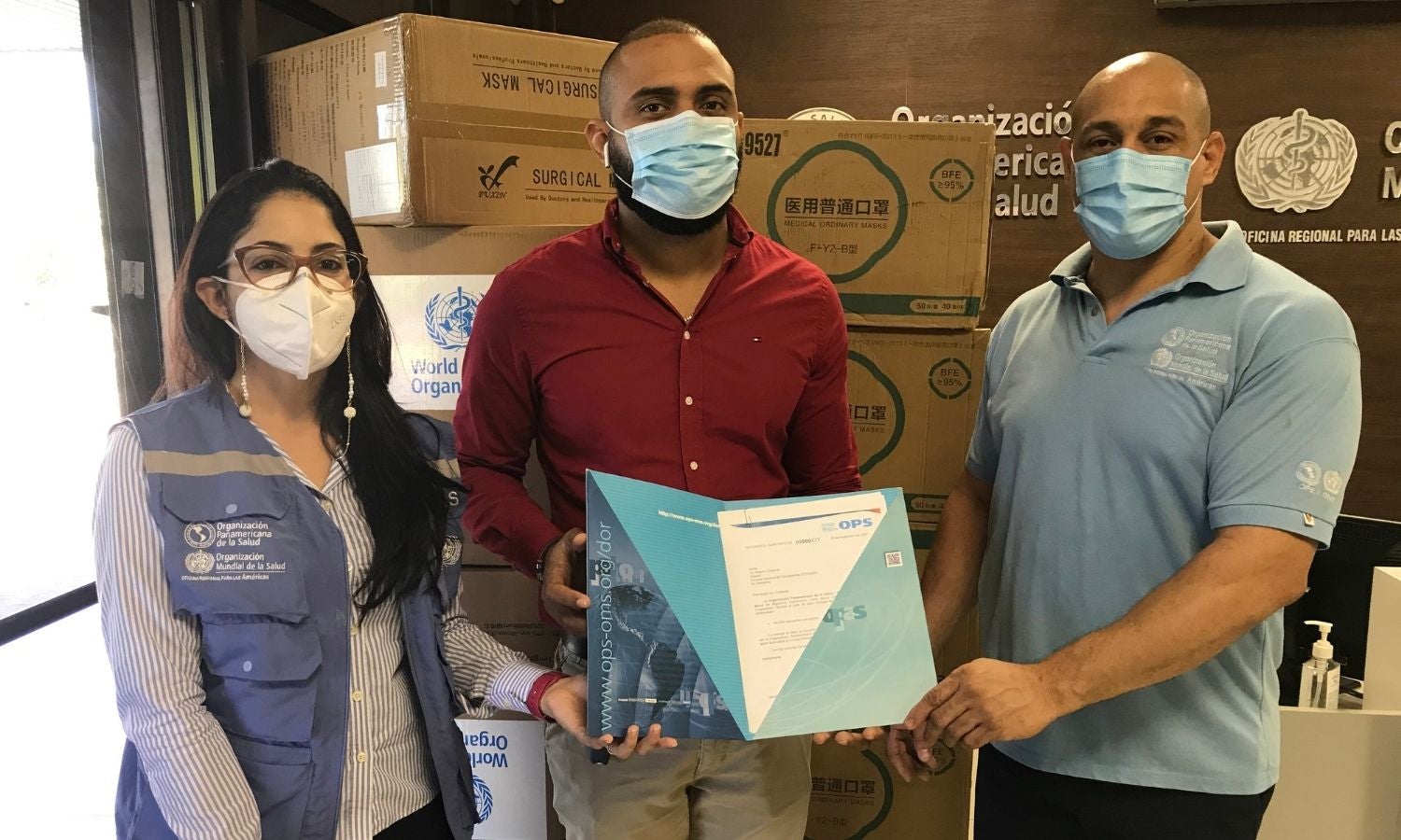 Entrega de donación a CONADIS en las oficinas de OPS