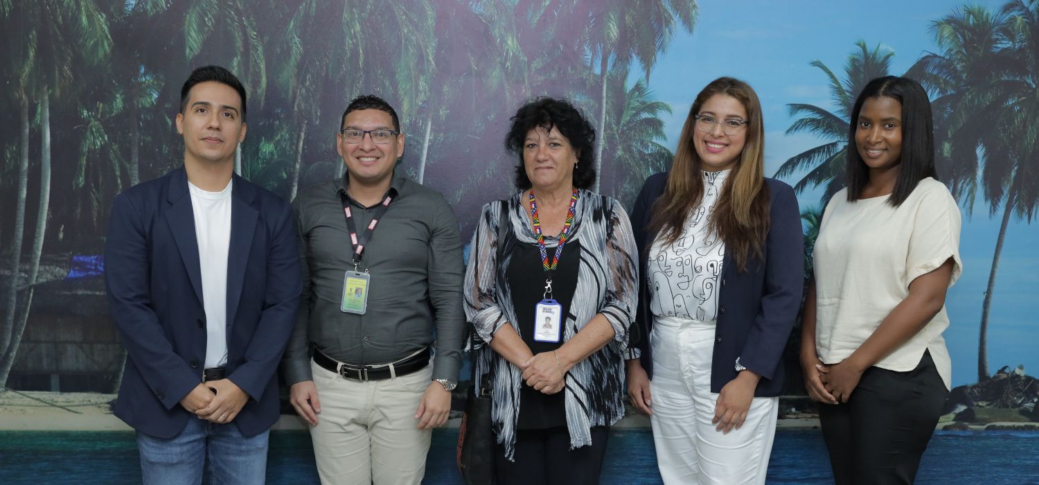 Foto Grupal - Participantes de la Mesa de Salud Bifronteriza - La Organización Panamericana de la Salud (OPS) y los ministerios de Salud de Colombia y Panamá se unieron en una Mesa de Salud Bifronteriza para abordar la crisis sanitaria que enfrentan los migrantes en Darién.