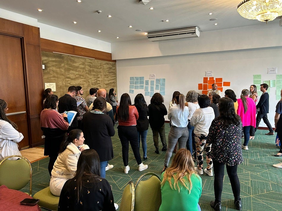 Grupos de trabajo durante el evento