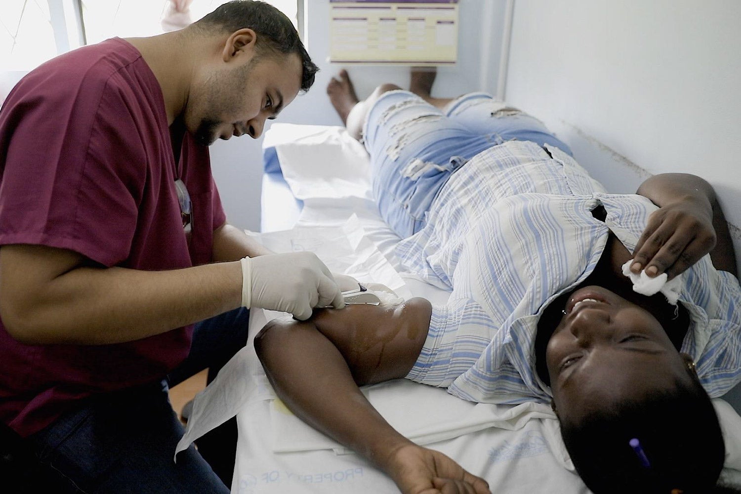 Mujer recibe contracepción