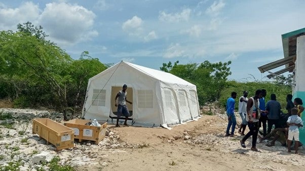 Set up of the tent that will house the new CTDA at Gros Mangles 