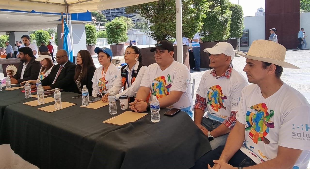 Autoridades celebrando el Día Mundial de la Tuberculosis