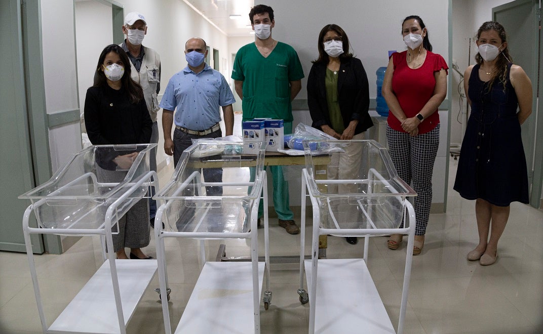 Entrega de equipos a hospital materno infantil 