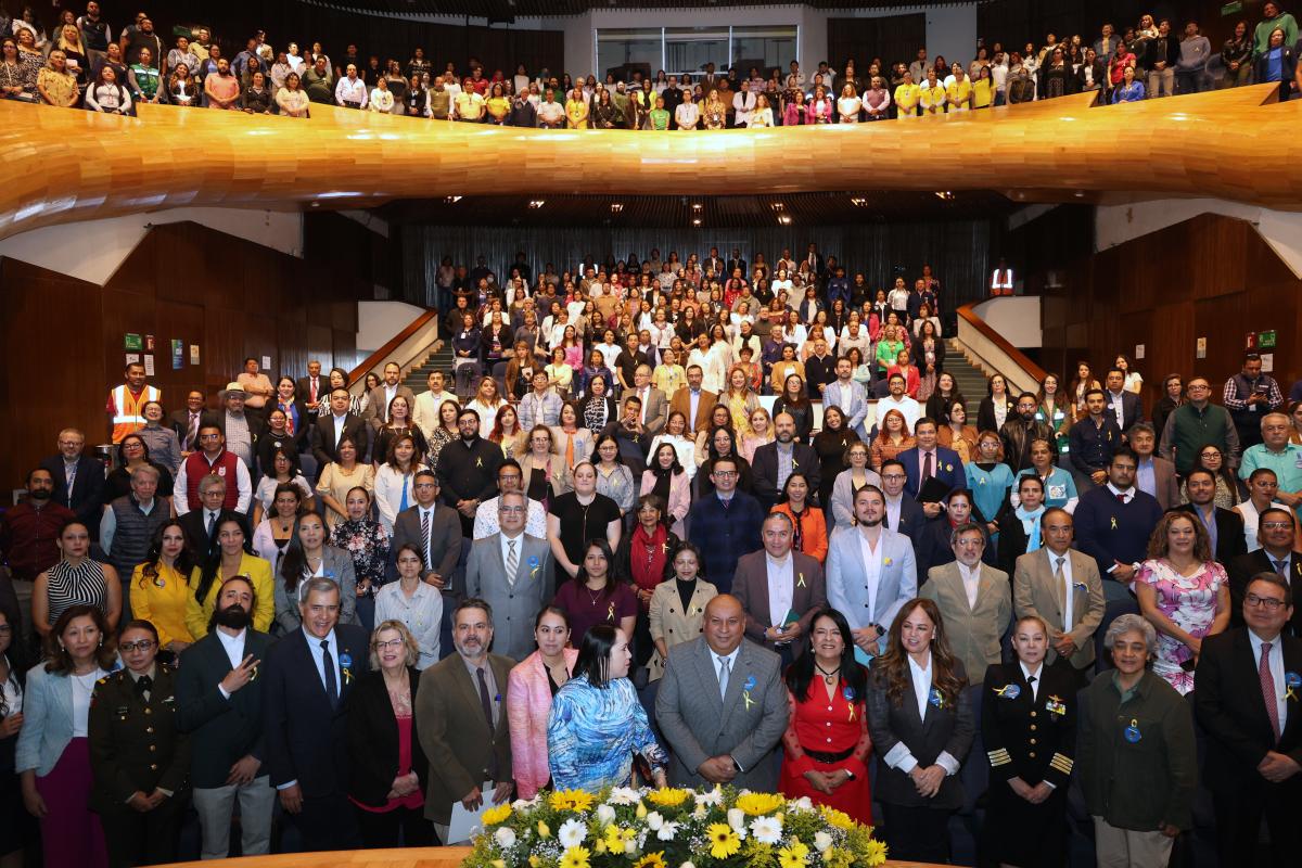 Autoridades de salud durante el lanzamiento de la Campaña Nacional de Prevención del Suicidio "Dale color a tu vida"