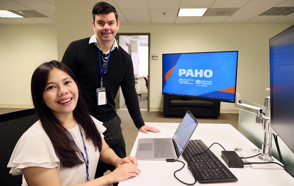 PAHO Intern interacts with PAHO staff