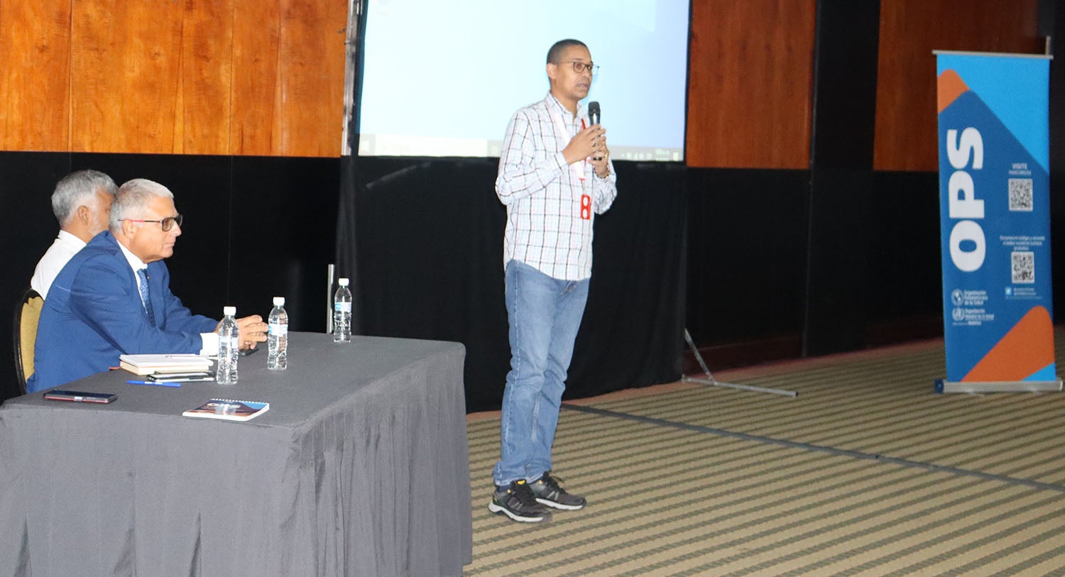 El viceministro de Redes de Salud Colectiva, Jesús Osteicochea, inaugura el primer taller de detección, verificación e investigación de brotes y epidemias