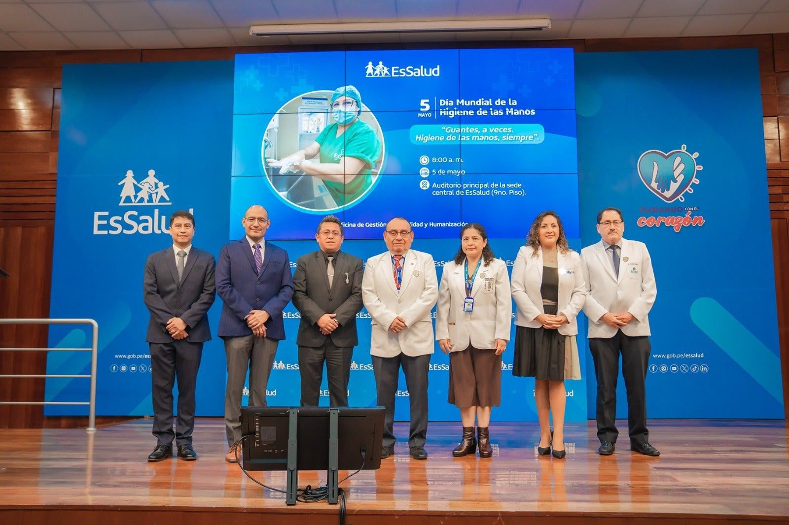 EsSalud || OPS acompaña la jornada de exposiciones por el Día Mundial de la Higiene de Manos. 