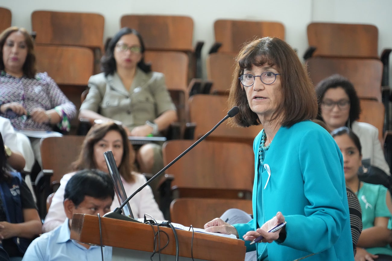 OPS/Luz Rospigliosi || Dra. Maureen Birmingham, Representante de OPS/OMS en Perú