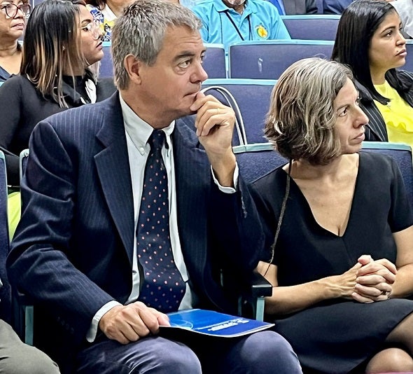 Autoridades de OPS durante foro salud mental.