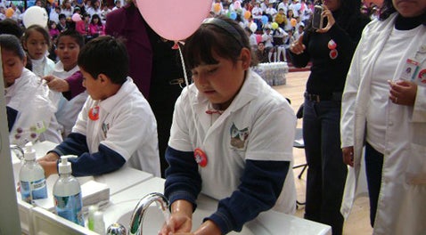 Lavarse las manos con agua y jabón reduce 50% las diarreas infantiles y 25% las infecciones respiratorias