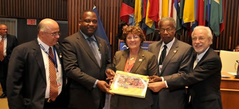 Se presentó libro sobre los diez años de Semana de Vacunación en las Américas