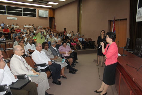 Directora General de la OMS disertó en Cuba sobre la agenda de desarrollo posterior a 2015