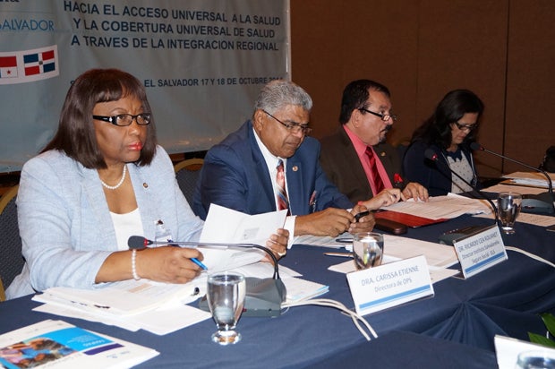 El acceso universal a la salud y la cobertura universal de salud  es el compromiso de toda la sociedad para promover la salud y el bienestar