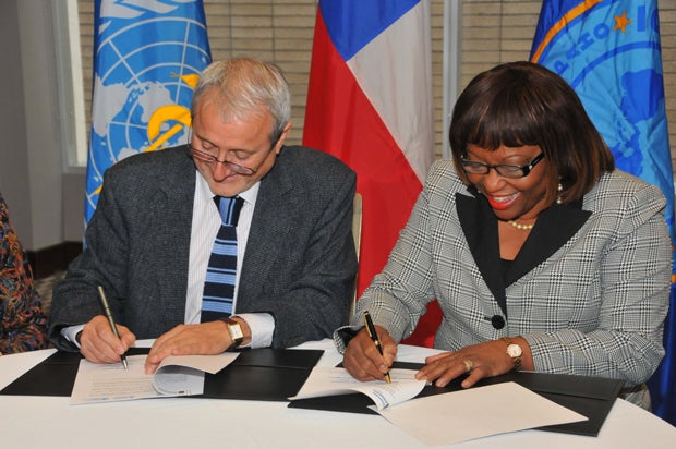 La OPS/OMS y la Universidad de Valparaíso firman acuerdo para mejorar la salud y calidad de vida de los adultos mayores