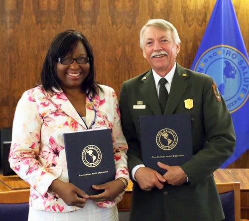 Photo: PAHO/WHO Director Carissa F. Etienne and NPS Director Jonathan B. Jarvis.