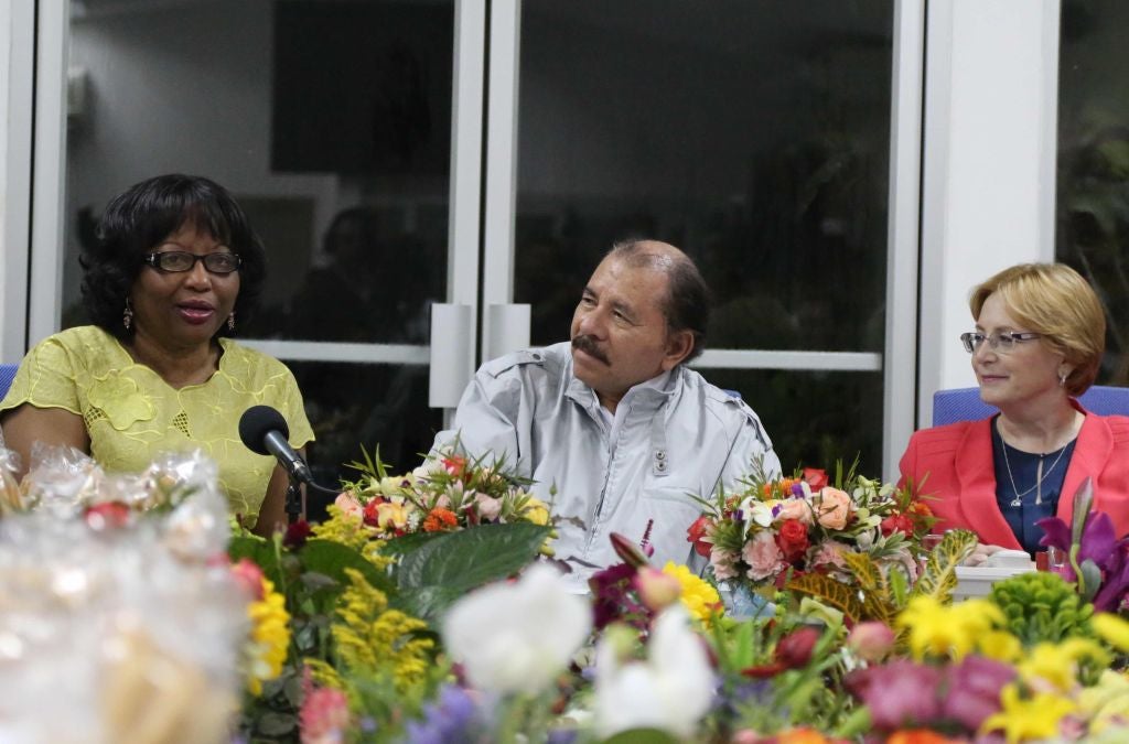 Etienne, Ortega, and Skvortsova conversando.