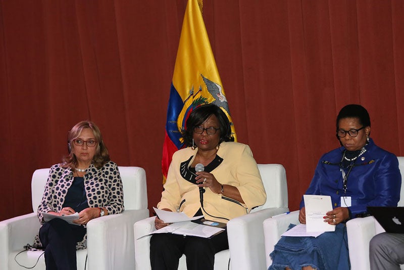 Etienne expuso sobre los efectos de la contaminación ambiental y del cambio climático en la salud