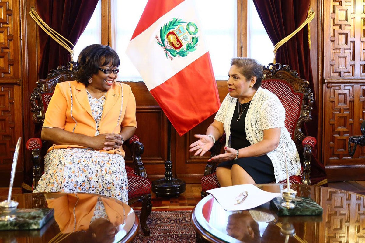 Reunión Dra. Carissa F. Etienne, Directora OPS/OMS con Presidenta del Congreso de la República, Luz Salgado Rubianes