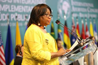 Carissa F. Etienne, presentó un panorama sobre la medicina tradicional en la región de las Américas