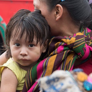 OPS/OMS coordina apoyo en zonas afectadas por la erupción del Volcán de Fuego en Guatemala