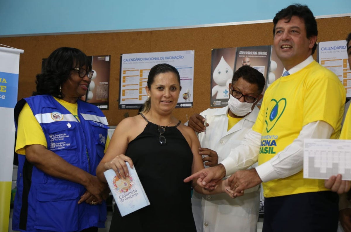 Dra. Carissa F. Etienne y ministro de Salud de Brasil, Luiz Henrique Mandetta