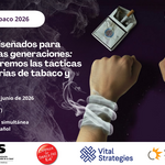 manos atrapadas con humo de tabaco