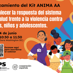 grupo de mujeres sonriendo con personal de salud