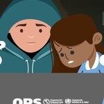 dos niños mirando una computadora con cara de miedo