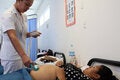 nurse scan pregnant woman